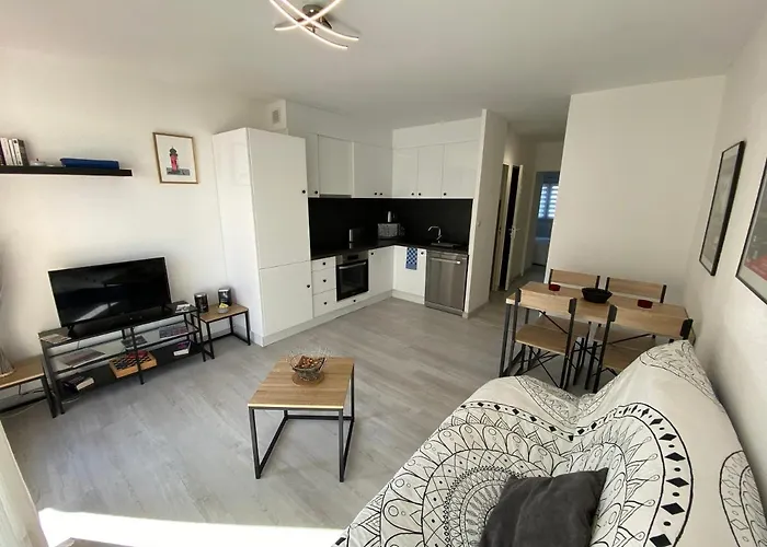 Sol-y-days Baroncelli, Renove Avec Vue Laterale Sur Et Proche Du Centre Апартаменты *
